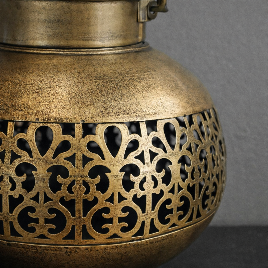 Classic Cut Vintage Lantern