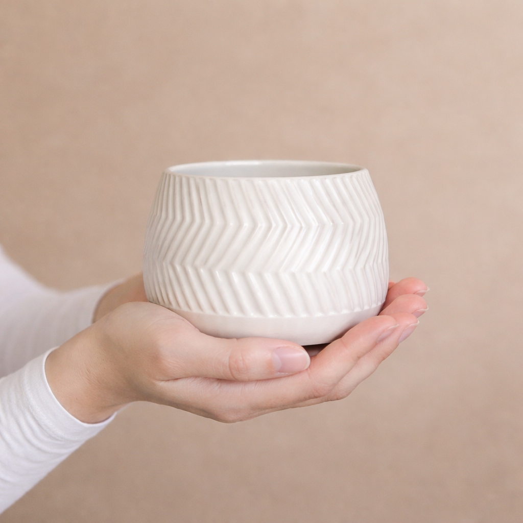 Ivory Ripple Ceramic Holder